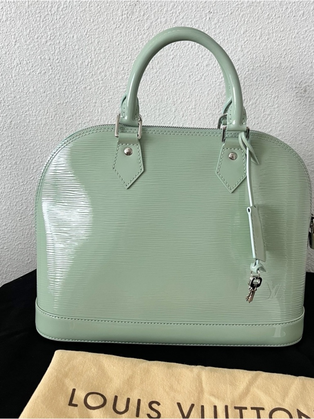 Louis Vuitton Alma PM Electric Epi Leather Green Satchel Bag Silver Hardware - Picture 2 of 10